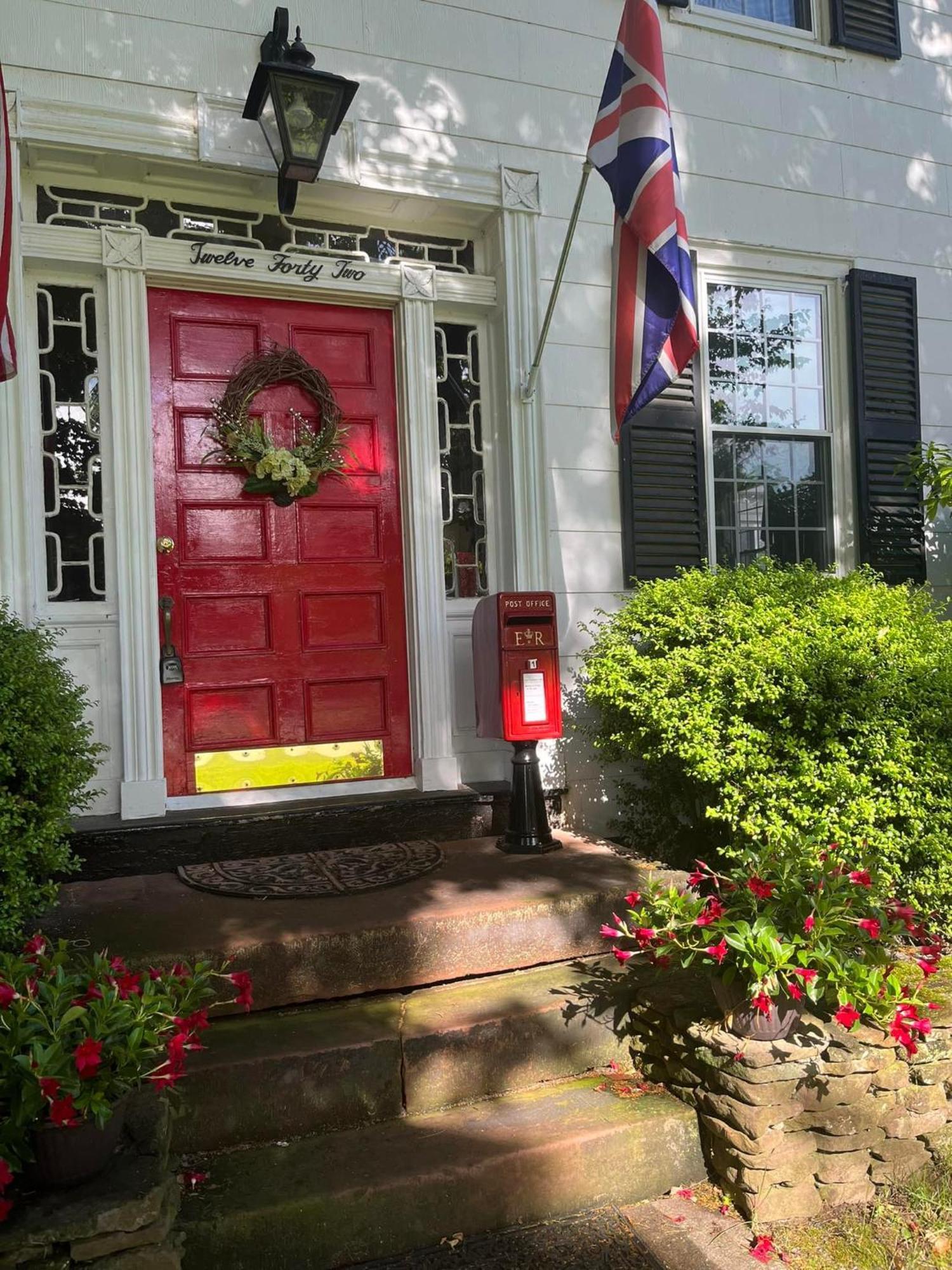 Antique1242 British Bed & Breakfast Enfield Exterior photo